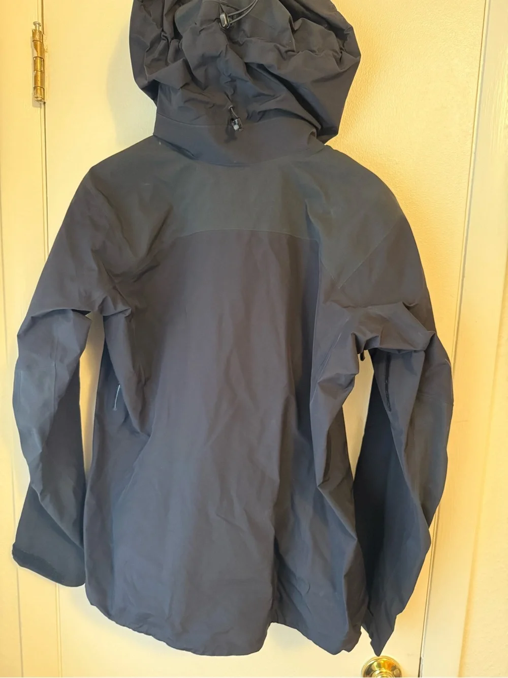 Arc'teryx Women’s Beta AR GORETEX PRO Size Small with Drop Hood Waterproof - Picture 6 of 7